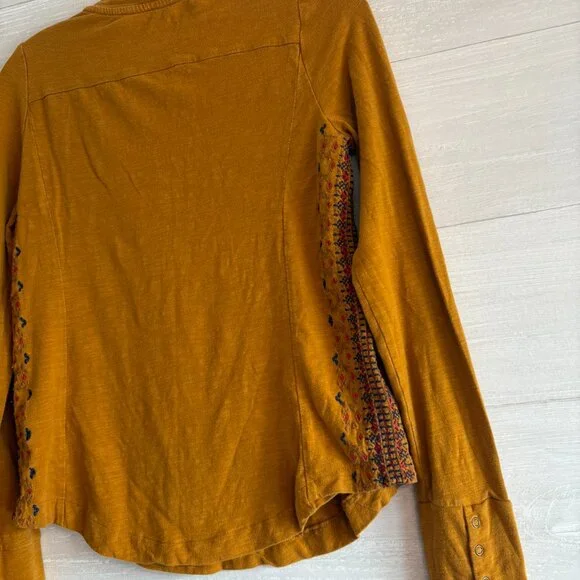 Aventura Clothing Women's Mandy Embroidered Henley - Picture 5 of 5